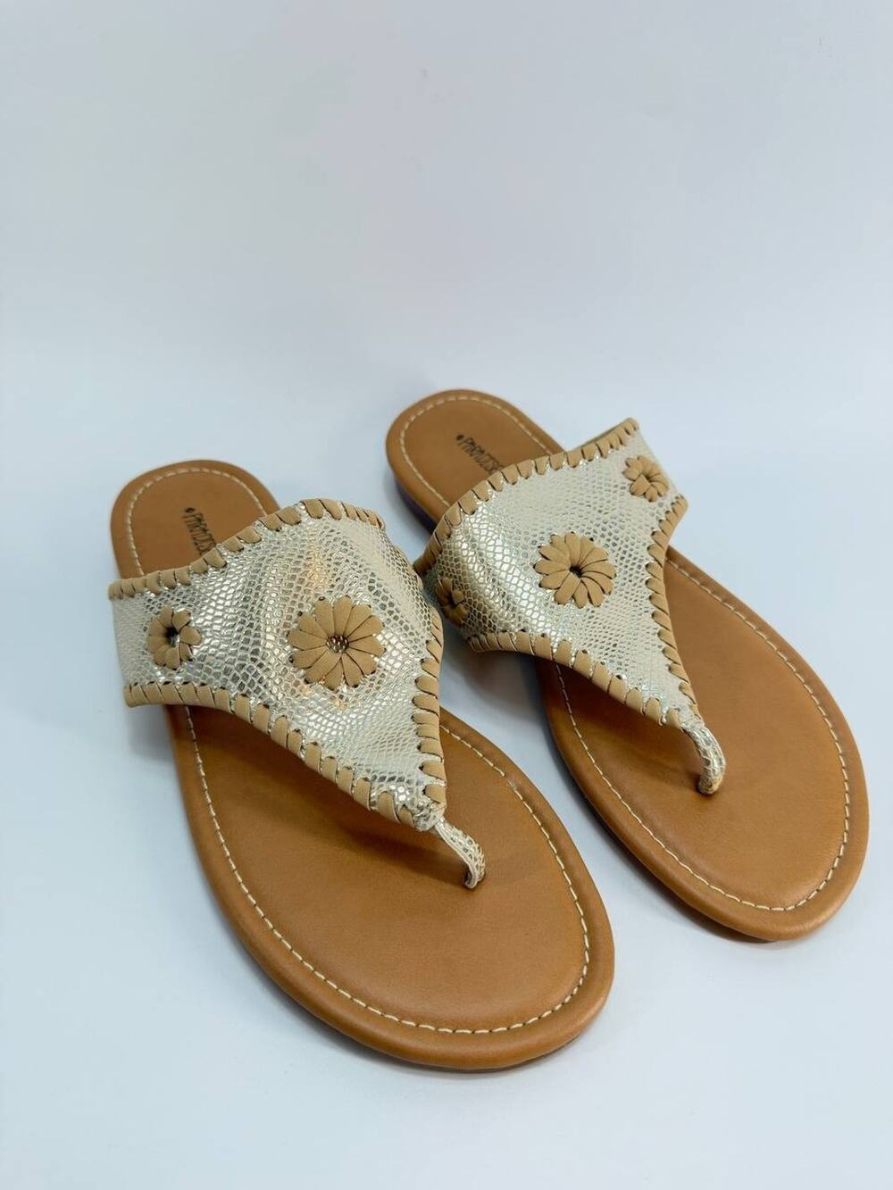 Paradise Shores Kandy Womens Sandals Size 8M White Snake Thong Flip Flops New